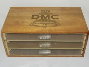 03I4 ANCIEN MEUBLE CASIER BOITE A COUTURE DMC MERCERIE 3 TIROIRS RANGEMENTS - Imagen 1 de 4