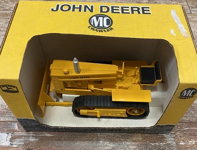 Trator John Deere MC Crawler Dozer construção amarelo 1/16 especificação fundido - Imagem 1 de 4
