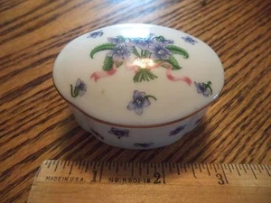 LENOX COLLECTORS' SOCIETY MEMBER GIFT SMALL PORCELAIN BOX W/AFRICAN VIOLETS 1992 - Picture 1 of 1