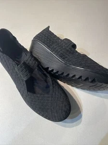 Bernie Mev Black Woven Strappy Closed Toe Chunk Wedges Womens EU 41 10.5 EUC - Picture 1 of 9