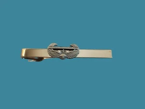 U.S MILITARY ARMY AIR ASSAULT BADGE TIE BAR TIE TAC AIR MOBILE U.S.A MADE