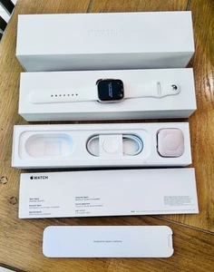 Apple Watch Series 5 Rose Gold~44mm Cracked Screen~Bundle~Fully Functional - Zdjęcie 1 z 11