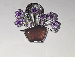 Vintage Blumenkorb Brosche Anstecknadel lila Strass Emaille Floral Frühling - Bild 1 von 2