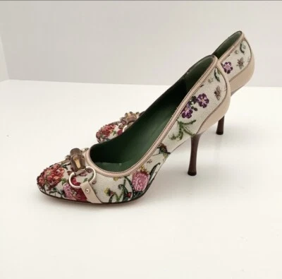 TACONES FLORALES ADORNADOS GUCCI HORSEBIT RAROS Foto 1 de 4
