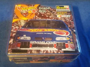 Sealed REVELL MONOGRAM HOT WHEELS PETTY RACE TEAM GRAND PRIX 1 of 10,000 IN TIN - Picture 1 of 1