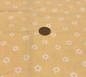 Posies * White Petals*Pink Centers*on Yellow * Cranston * 100% Cotton * 22" x 8" - Picture 1 of 3