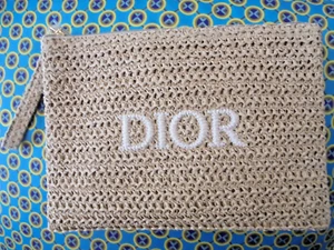 Borsa cosmetica Dior, ricamo, fodera in tessuto, passante, logo placca NUOVO - Foto 1 di 4