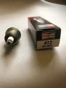 RC12LYC - OE041 - Champion Replacement Spark Plug Sparkplug - new old stock - Picture 1 of 2
