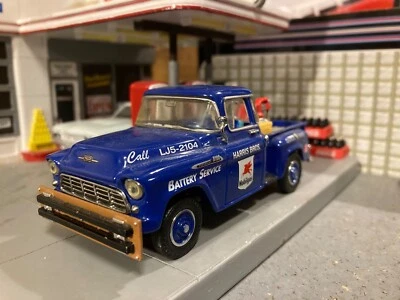 1956 Chevrolet 3100 Mobil Gas Service Roadside Truck 1:43 scale, Chevy - Image 1 of 4