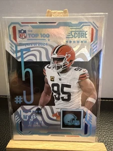 2025 Panini Score Football Myles Garrett #5 Top 100 Astuccio Hit #5 di 100 SSP - Foto 1 di 2