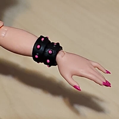 LOL Muñeca Sorpresa OMG Lote de 2 Pulseras METAL CHICK REMIX SONIX NEGRO Joyería Foto 1 de 4