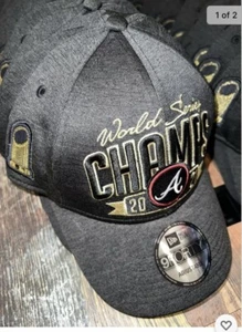 ATLANTA BRAVES 2021 WORLD SERIES CHAMPIONS LOCKER ROOM NEW ERA IN HAND - Imagen 1 de 2
