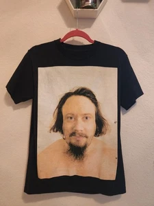 Camiseta MDE Sam Hyde "Simply Sam" Negra Original Pequeña - Imagen 1 de 13
