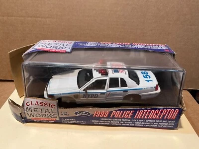 1/24 CLASSIC METAL WORKS 1999 FORD CROWN VICTORIA NYPD POLICE CAR FLAG ON ROOF - Image 1 of 4