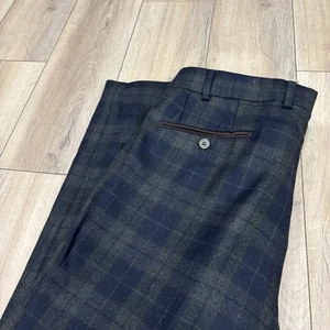 Hiltl Pleated Dress Pants Size 34x28 Plaid Gray 100% Wool Mint A++ - Picture 1 of 9