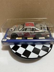 Kevin Harvick #29 GM Goodwrench Looney Tunes 2002 1/24 Nascar Diecast - Picture 1 of 3