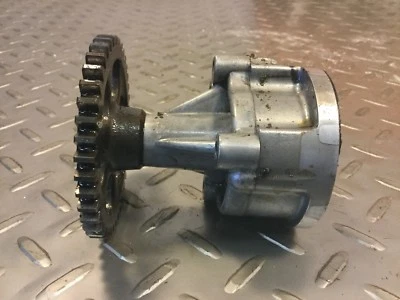 1987 87 Yamaha FZ700 FZ 700 Engine Oil Pump - Изображение 1 из 4