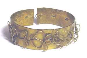 Cool MID CENTURY MODERNIST Hand Wrought BRUTALIST Artisan BRASS BRACELET OOAK - Picture 1 of 4