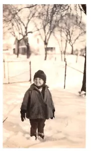 BUNDLED UP BOY IN SNOW,WISCONSIN DELLS,1920'S.VTG 4.3" x 2.5" PHOTO#7 - Picture 1 of 2