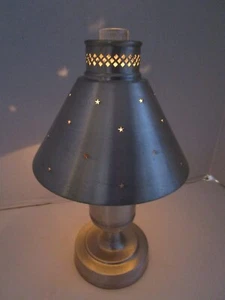 Vintage Petroleum Tischlampe mit Aluminiumschirm Starburst Eagle P&A 1960 12,5" H - Bild 1 von 11