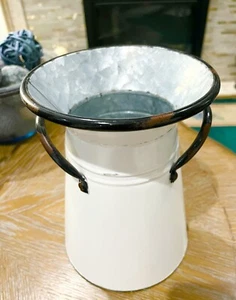 Metallvase ausgestellt Distressed weiß 9 cm hoch - Bild 1 von 6