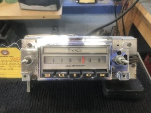 1968 BUICK SPECIAL AM PUSHBUTTON RADIO - Picture 1 of 9
