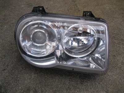 05-10 Chrysler 300C SRT-8 Right Passenger Side Xenon Headlight (04805758AH) Foto 1 de 4
