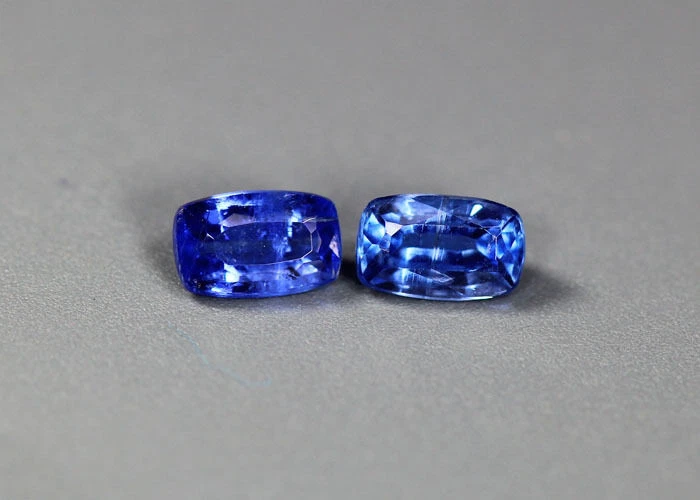 0,75 Cts " 100% Cianita Azul Natural_Par a Juego_Corte Cojín" Foto 1 de 1