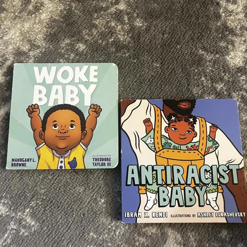 Dos libros de tablero temáticos de justicia social Foto 1 de 4