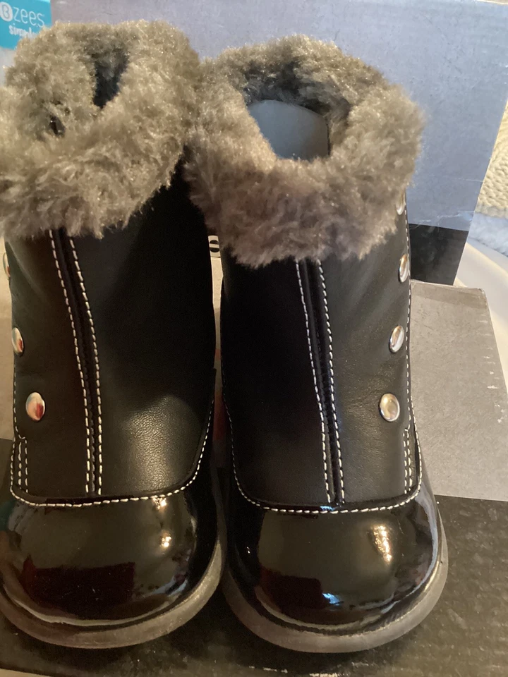 See Kai Run BNIB Amelia Black Leather Toddler Fur lined Side Open Boot Size 5.5T - Image 1 of 4