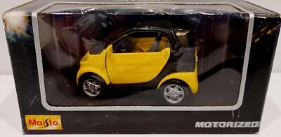 Maisto 1:33 Smart Fortwo Diecast Car 2003 Yellow Black Pull Back Works, w/ Box - Image 1 of 4