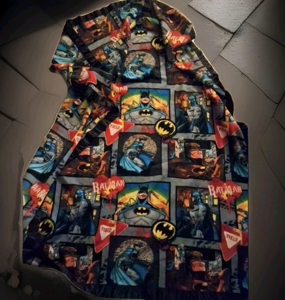 Batman Super Hero DC Comic Soft 2- Side Print Fleece Silk Lining Blanket 60"X72" - Image 1 of 4