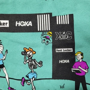 T-shirt Hoka cross country bianca stampa grafica manica corta running taglia large - Foto 1 di 8