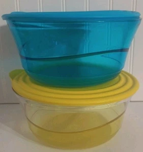 Tupperware Elegant Serving Salad Bowl 9.75 cup Storage Serveware Yellow & Blue - Picture 1 of 6