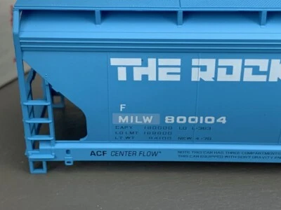 HO Accurail 81431 Rock Island 3-Bay Center-Flow Covered Hopper #800104 HO1801 - Image 1 of 4