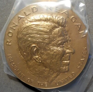 Ronald Reagan, U.S. Mint Presidential Series, Mint List No. 142, yellow bronze, - Picture 1 of 3
