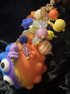 Rainbow Alien Fidget Charm - Picture 1 of 5