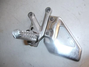 REPOSAPIÉS IZQUIERDO APRILIA RSV 1000 2004 - Imagen 1 de 2