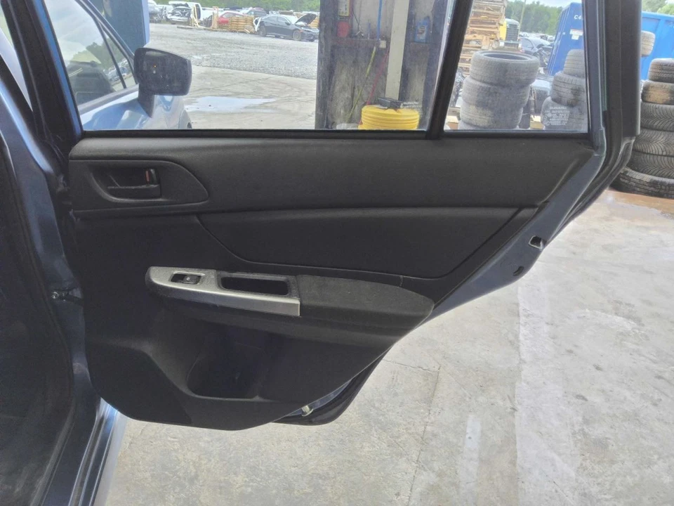 XV CROSSTREK 2015 Door Trim Panel Rear 642709 Foto 1 de 1