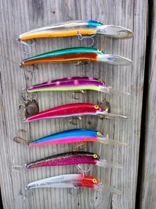 LOTTO 7 ESCHE DA WALLEYE BOMBER LUNGHE A FUORI PRODUZIONE COLLEZIONE COLORI CALDI 25A - Foto 1 di 4
