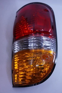 Luz trasera izquierda TOYOTA TACOMA 2001-2004 TYC 11-5536-00-1N - Imagen 1 de 4