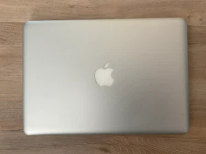 13-inch MacBook Pro Early 2011 8GB 320GB 2.3Ghz Intel Core i5 Silver w/ charger - Picture 1 of 5