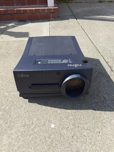Fujitsu LPF-8200 Projector Works - Afbeelding 1 van 6