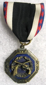 Medaglia USA pistola revolver tiro medaglia vincitore anni 40 - Foto 1 di 4