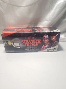 Netflix Stranger Things DEMOGORGON Jagd Taschenlampe Energizer 150 Lumen LED  - Bild 1 von 6