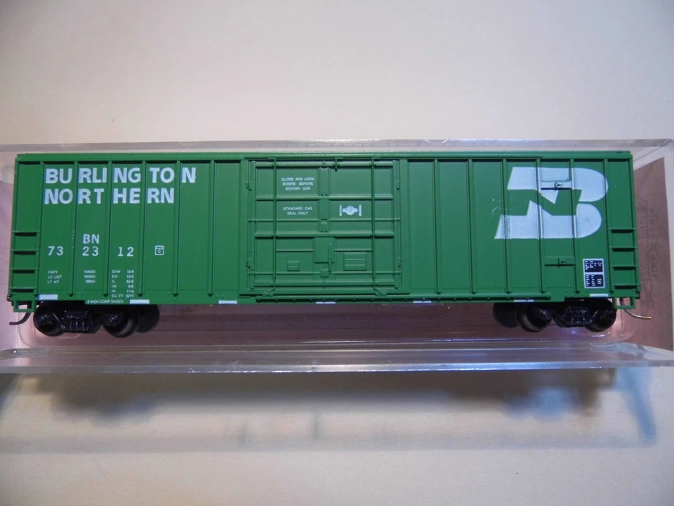 N - Roundhouse 8363 - 50' Boxcar, Burlington Northern 732312    LN  M-M couplers - Image 1 of 2