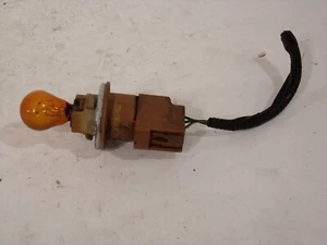 11 12 13 2013 FORD FIESTA HEADLIGHT LAMP TURN SIGNAL BULB SOCKET PIGTAIL SH861 - Picture 1 of 2