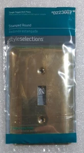 Polished Brass Gold 1 Gang Single Toggle Light Switch Stamped Round Wallplate - Picture 1 of 2
