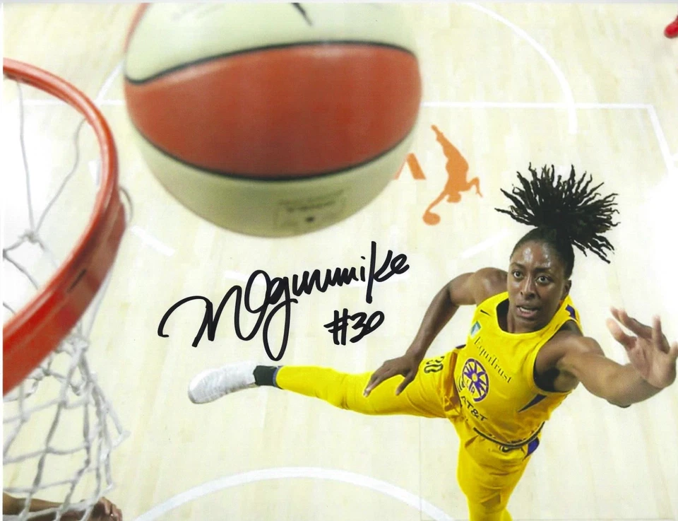 NNEKA OGWUMIKE 签名 8.5 x 11 照片 WNBA 篮球 洛杉矶 SPARKS — 第 1/1 张图片