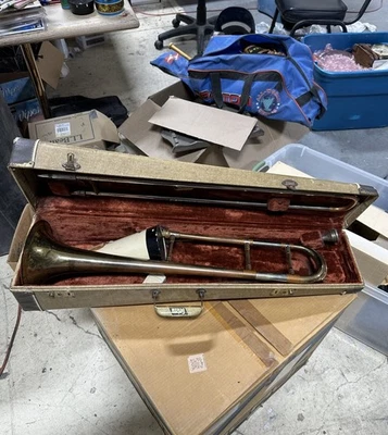 VTG 1940-50s, 50 Deluxe Getzen Trombone w/ORIGINAL case & MOUTHPIECE, Instrument - Image 1 of 4